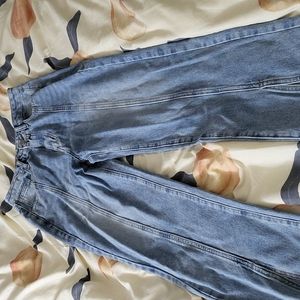 light blue mom jeans /// waist 27